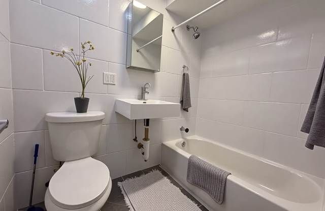 2684 W 15th St photos photos