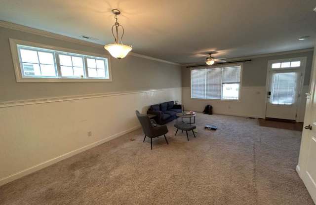 Room in 3 Bedroom Home at 109 Windy Creek Ln Gallery 3