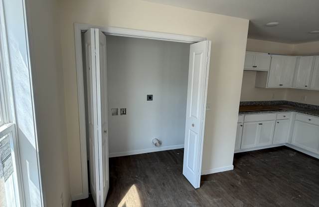 534 Jessamine Street - A Gallery 4