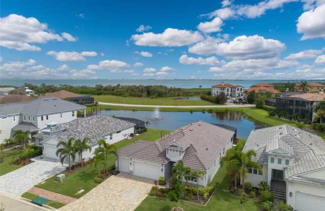 5504 TITLE ROW Drive Gallery 2