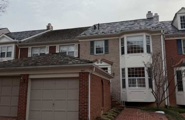 Spectacular 3 Bed + LOFT + 3.5 Bath- Custom Kitchen  Master Retreat w/ Beautiful Updates photos photos