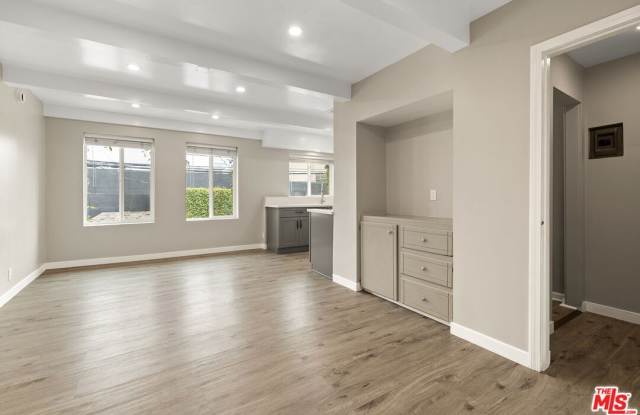 6768 Lexington Ave unit: 6 photos photos