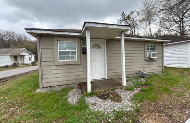Cozy 2 Bedroom Home! PET FRIENDLY- RIPLEY TN. photos photos