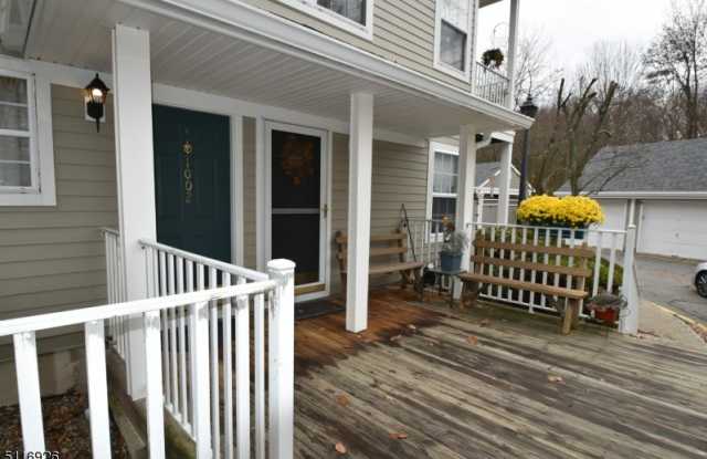 1002 Crown Ct Gallery 3