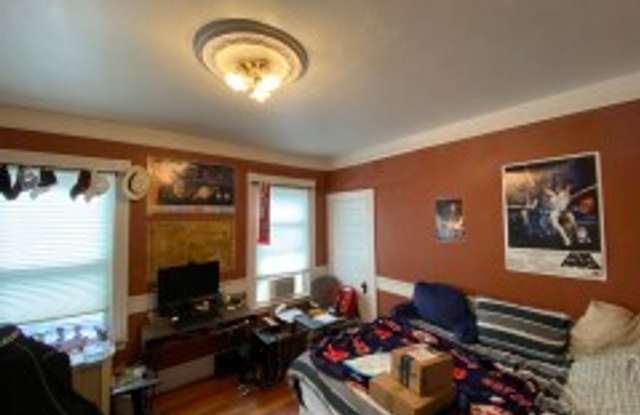 NEU 4 BR Apartment (in unit laundry!)- NO FEE - 9/1 photos photos