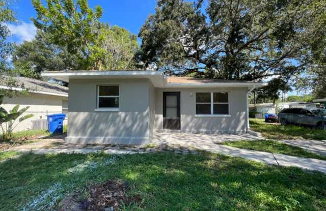 3 Bedroom Home in Bradenton - 2213 9th Avenue East, Bradenton, FL 34208