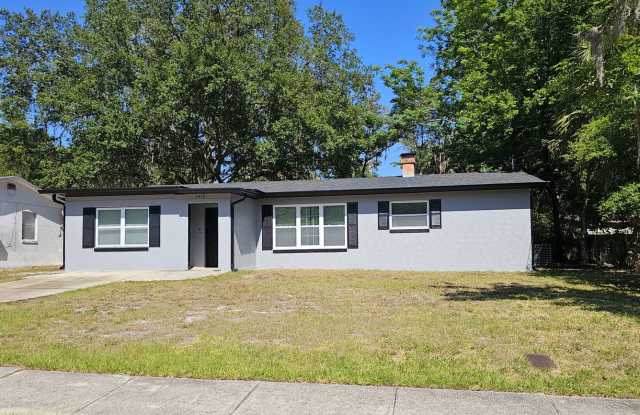 Spacious  Stylishly Renovated 4-Bedroom Home in the Heart of Leesburg photos photos
