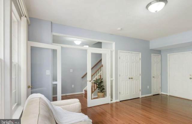 2366 HUNTINGTON STATION Court Gallery 4