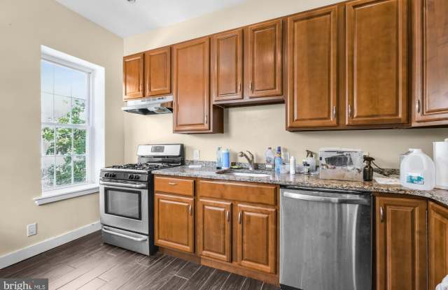112 E ALLEN Street unit: 2 photos photos