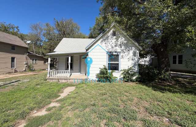 $799 -  **MOVE IN SPECIAL - OCTOBER RENT FREE** - 2 bed 1 bath - Single Family Home Gallery 1