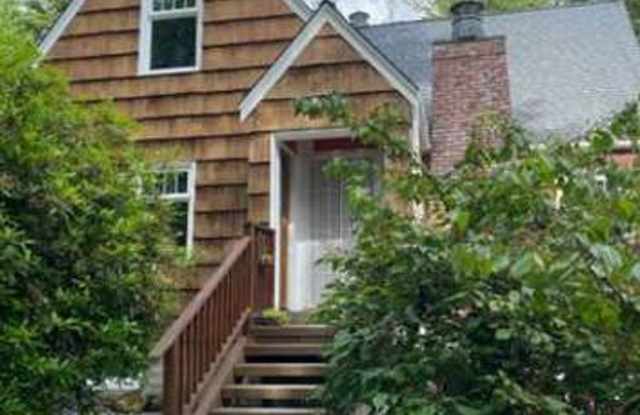4 Bedroom Upstairs Unit in a Country Setting photos photos