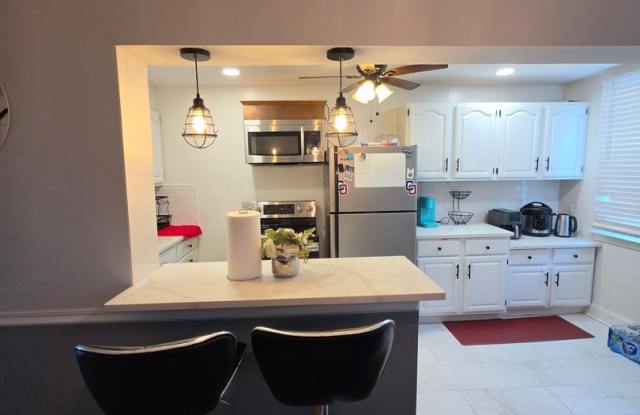 Spacious 3-Bedroom, 2-Bath Home with Finished Basement, Parking & Central Air Gallery 4