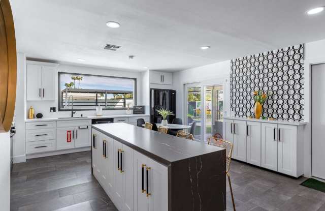 Furnished 4BR Pool and Spa Home in Palm Springs, Monthly Rental Gallery 4