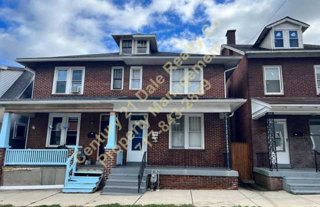 College Avenue 306 E Gallery 1
