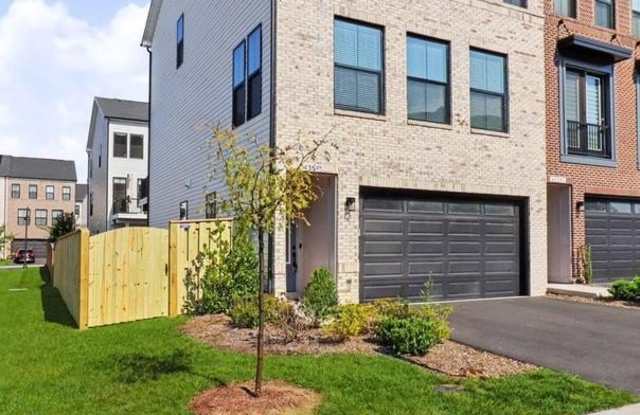 43595 FARRINGDON Square Gallery 3
