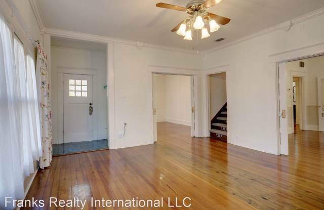221 W Pearl Gallery 4