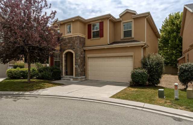 Quiet & Spacious 4 Bed Holladay Home – Walk-In Closets & Big Backyard!!! photos photos