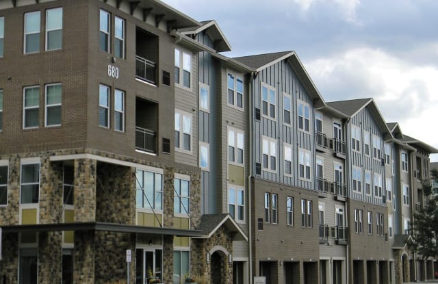 690 East Algonquin Road - 690 East Algonquin Road, Schaumburg, IL 60173
