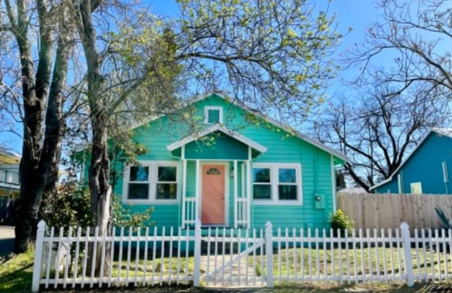 1063 Gilbert St - 1063 Gilbert Street, Redding, CA 96001
