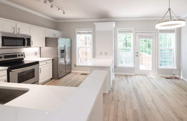 Room in 2 Bedroom Home in Charlotte Gallery 1