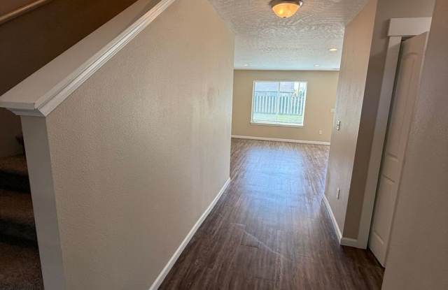 Available now! 3bed 2.5 bath duplex in Spokane Valley Gallery 3