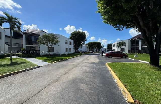9419 Fontainebleau Blvd Gallery 3