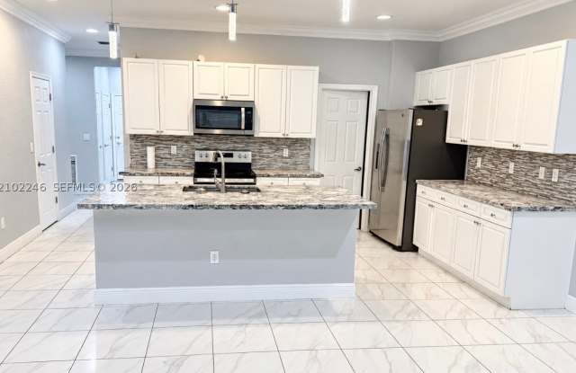 1201 NW Leonardo Cir Gallery 3