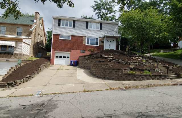 *Beautifully Updated  Spacious 4BD/2.5BA Single-Family Home for rent in Westwood area* Gallery 2