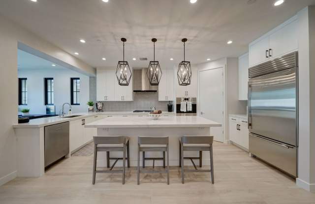 COMING SOON! Breathtaking Views, 3 Bed 3.5 Bath Townhome, Minutes Walking Distance to Fashion Square Mall photos photos