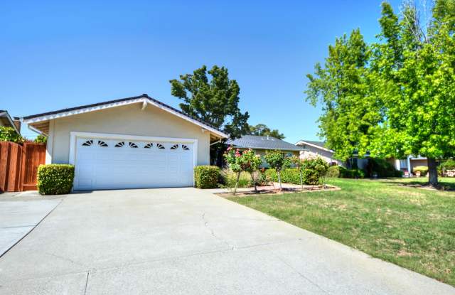 20255 Knollwood Dr photos photos