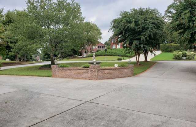300 Oak Ridge Terrace Gallery 3