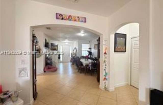 10828 Northwest 85th Terrace Gallery 4