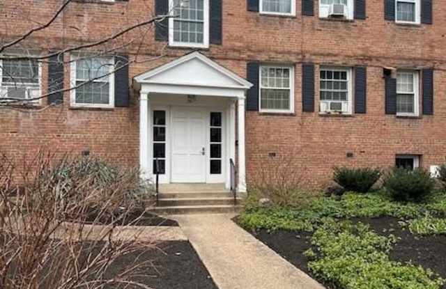 5012 COLUMBIA Pike unit: 3 - 5012 Columbia Pike, Arlington, VA 22204