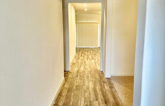 Newer 3 Bedroom, 2 Bathroom home available now Gallery 4