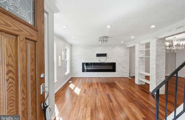 8562 TYROLEAN Way Gallery 2