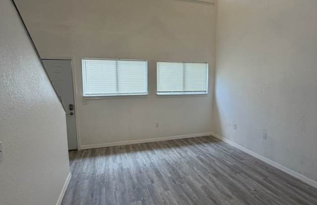 Newly renovated 1 Bedroom/1.5 Bath Townhome in central Orlando. Gallery 4