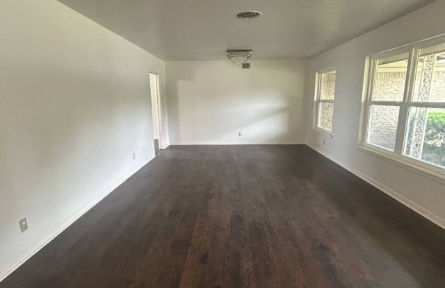 110 Northaven Gallery 3