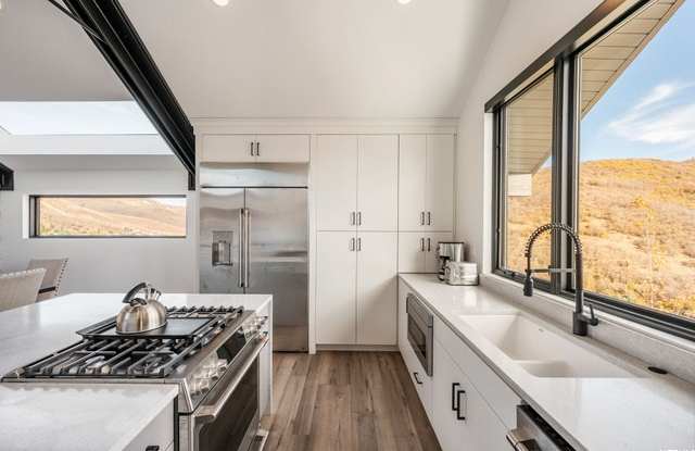 475 ECHO SPUR Gallery 3