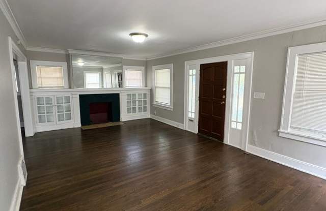 3 Bed / 1.5 Bath Home in the Heart of Kansas City! Gallery 3