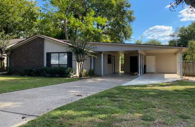 Spacious 2 Bedroom 1.5 Bath Rental on a Corner Lot! Tour Today! photos photos