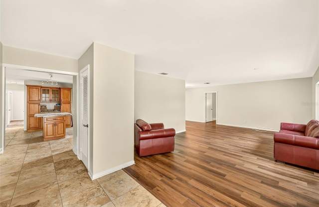 303 SAINT AUGUSTINE Avenue Gallery 3