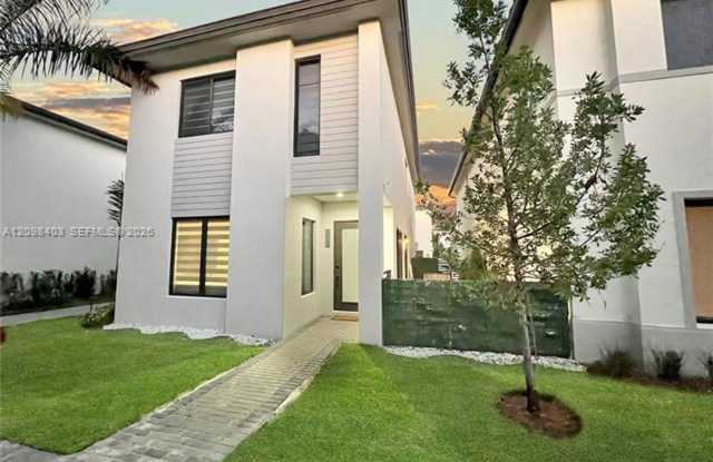 4386 NW 80th Ct # 4386, Doral, FL 33166 Gallery 4