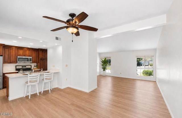 22901 Leadwell Street Gallery 4