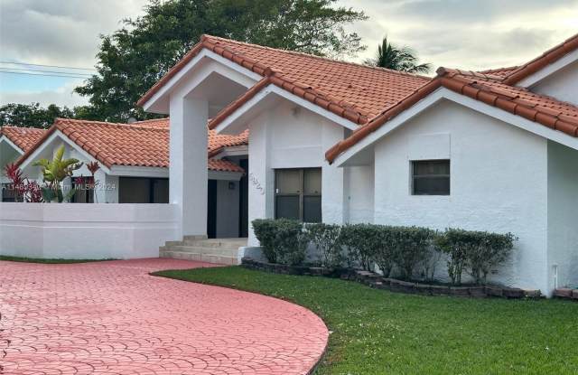 5920 SW 73rd Ave - 5920 Southwest 73rd Avenue, Glenvar Heights, FL 33143
