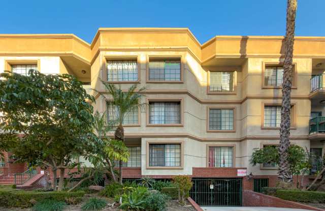 Spacious 3BR Condo in Downtown Glendale! photos photos