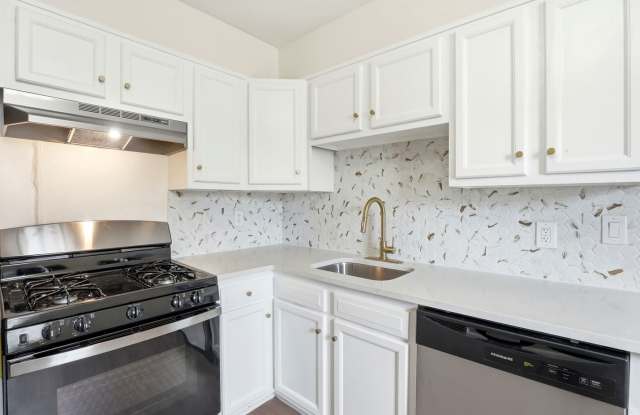 Fully Renovated Rental with Designer Kitchen, Modern Bath & Bonus Spaces – Stratford, NJ photos photos