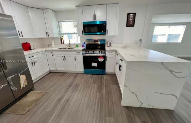 2901 SW 58th St photos photos