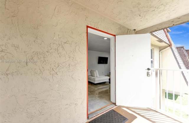 4530 SW 54th St photos photos