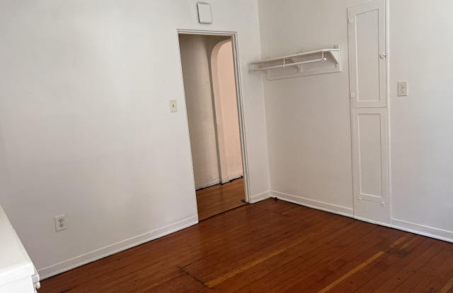 415 North Bushnell Avenue Gallery 4