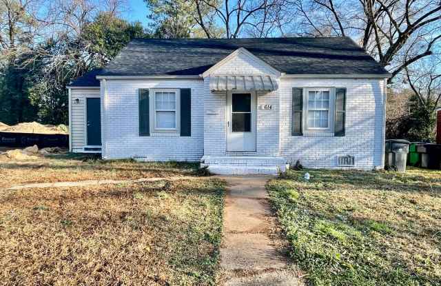 Beautiful 3 bedroom 1 bath home , Located off N Graham street - 614 Concordia Avenue, Charlotte, NC 28206
